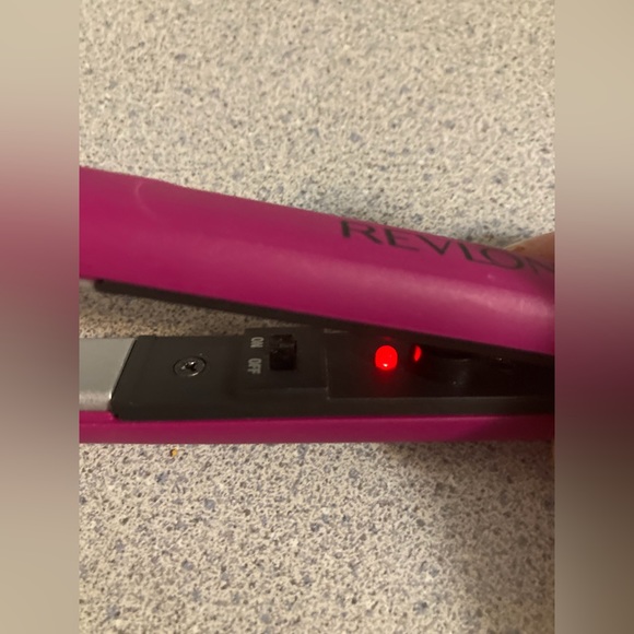 Revlon Mini Hair Straightener. - Picture 4 of 5